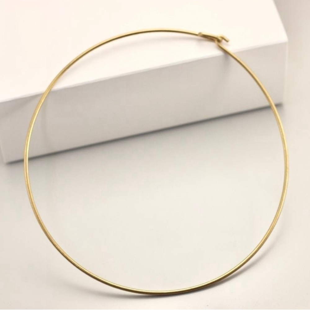 India Hicks single O necklace, gold tone, excellent used condition